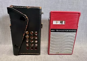 Radio d'epoca a transistor vintage RED NEC NT-625 con custodia in pelle -FUNZIONANTE- necessita di TLC - Foto 1 di 15
