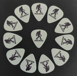 Bigfoot Sasquatch Believe Guitar Picks (12 plettri) - (Acquista 2, risparmia il 50% sul 2°) - Foto 1 di 1