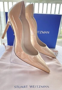 Stuart Weitzman Stuart 100 beige Lack-Pumps Jakobsmuschel spitz zulaufend EU39/US8,5 M 475 $ - Bild 1 von 23