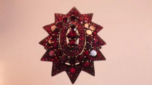 Hermoso gran colgante granate antiguo broche medallón Tombak chapado en oro alrededor de 1900 - Imagen 1 de 9