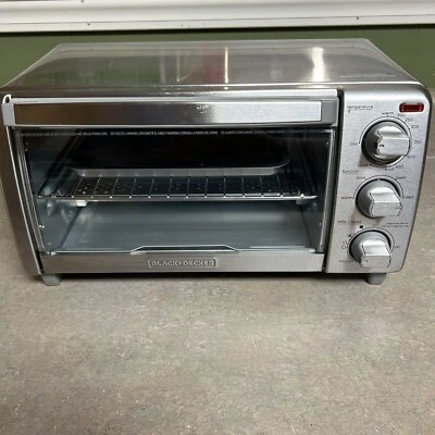Black & Decker TO1745SSG 4-Slice Natural Convection Toaster Oven Bake Broil Warm - Image 1 of 4