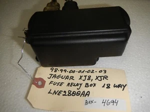 98-99-00-01-02-03 JAGUAR XJ8 CAJA DE RELÉ DE FUSIBLES CON RELÉS # LNF2800AA (CAJA-4694)* - Imagen 1 de 2
