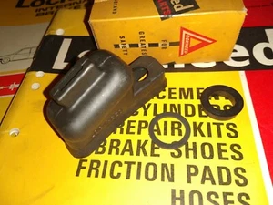 REAR WHEEL BRAKE CYLINDER SEAL KIT - FITS: HUMBER HAWK SERIES I & Ia (1957-60) - Picture 1 of 4
