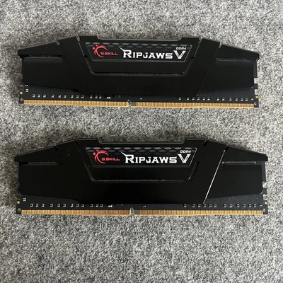 G.Skill RipJaws V 16 GB (2x8GB) F4-3200C16D-16GVKB DDR4-3200 RAM - Bild 1 von 3