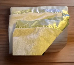 Vintage Carters Light Green Velour Plush Baby Blanket Satin Trim & Backing - Picture 1 of 9