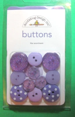 20+ DISEÑO DOODLEBUG LILA CUPCAKE SURTIDO PLÁSTICO 2 AGUJEROS BOTONES NIP-1/59 Foto 1 de 3