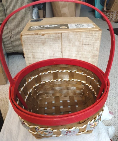 10" Christmas Basket Woven Wood Cover