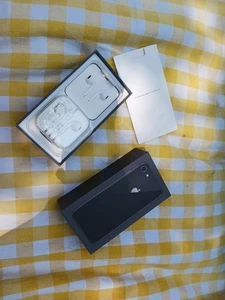 ORIGINAL APPLE iPhone 8 64Go BOITE VIDE avec 2 paires d'écouteurs neufs - Photo 1 sur 6