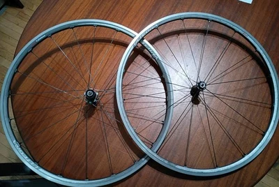 Juego de ruedas sin cámara Shimano Ultegra Road usadas para piezas Foto 1 de 4