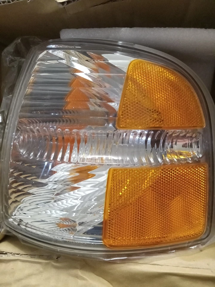 02-04 ford explorer Turn Signal & Parking Light Assy keystone  18-5706-01-9 - Image 1 of 1