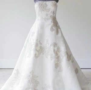 Oleg Cassini Elegant Satin & Lace Peek-a-Boo Back Wedding Dress Ivory 12 NWT  - Picture 1 of 9