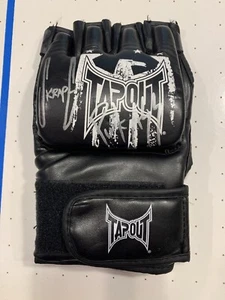 SKRAPE & PUNK ASS 2x *SIGNED* Tapout MMA GLOVE Autograph UFC Pride WEC FREE SHIP - Picture 1 of 3