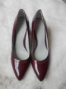 🌹Women's Calvin Klein Precious Pump Shiny Burgundy Patent Leather Heels Size 8M - Picture 1 of 9