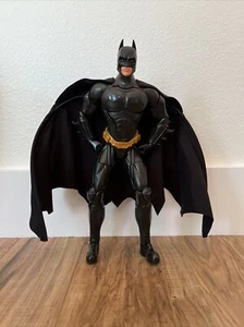 2005 Mattel DC Batman Begins W/ Fabric Cape by DC Comics H1386 14" Action Figure - Picture 1 of 10