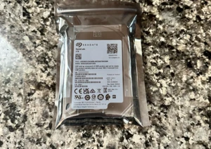 Seagate BarraCuda 4TB ST4000LM024 15mm 5400RPM SATA 2.5" 3 YEAR WARRANTY *NEW* - Picture 1 of 2
