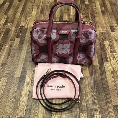CARTERA KATE SPADE FLOR MONOGRAMA ELEANOR MEDIANA CON BOLSA PARA EL POLVO NUEVA CON ETIQUETAS $358 Foto 1 de 4