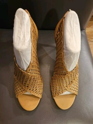 Vince Camuto Womens VC-Armenta Warm Brick Eco Sheep Size 10M - Image 1 of 2