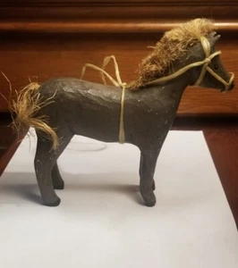 Figura de caballo de madera tallada firmada artista de arte popular figura de colección WIENCKEN 1984 - Imagen 1 de 6