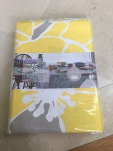 Cabana Hibiscus 150 x 300 cm Table Cloth in Yellow, White and Gray (India) - Picture 1 of 6