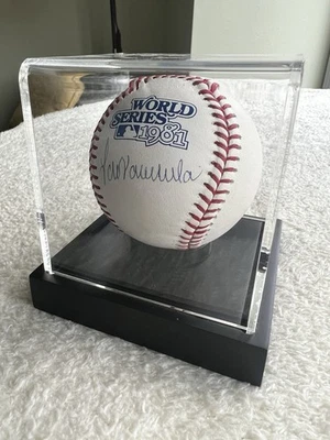 DODGERS World Series Ball-Official Ball 1981. Signed by Fernando Valenzuela. - Image 1 of 4