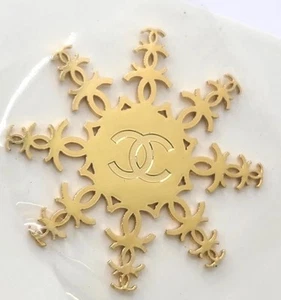 Chanel Beaute GWP Snowflakes Pin Badge Brooch Collection W/BOX - Picture 1 of 2