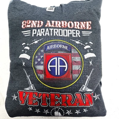Gildan 82nd Airborne Paracaidista Veterano Gráfico Sudadera con Capucha Gris Talla Grande Foto 1 de 4