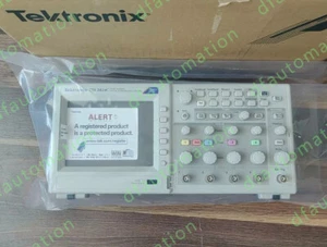 Osciloscopio de almacenamiento digital Tektronix TDS2024C 200 MHz 4 canales 2GS/s PM - Imagen 1 de 2