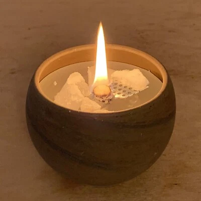 Schmelzlicht Wachsfresser Tischfeuer Indoor im dunkelgrau bauchigen Tontopf - Bild 1 von 4