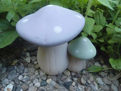 Molde de setas de látex 4,25" H x 4,5" W en la parte más ancha Foto 1 de 3