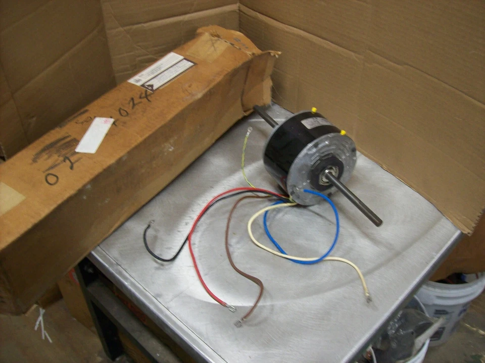 Fasco Genuine Motor 7128-0205 / McQuay 02024024 - Image 1 of 4