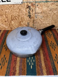 Wagner Ware Sidney -O- (MAGNALITE) 4569M-Friggitrice per pollo profonda con coperchio 11” X 3” profondità - Foto 1 di 13