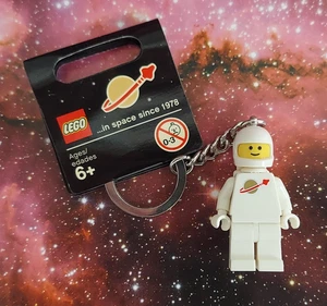 Lego Classic Space - Vintage Legoland White Spaceman  Keychain - New! - Picture 1 of 6
