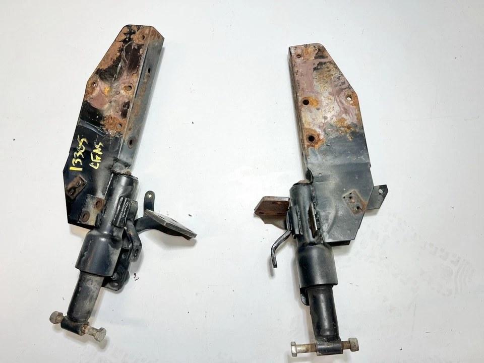 Front Bumper Shock Left Right Frame Bracket assembly 1979-1987 Jaguar XJ6 12 - Image 1 of 4