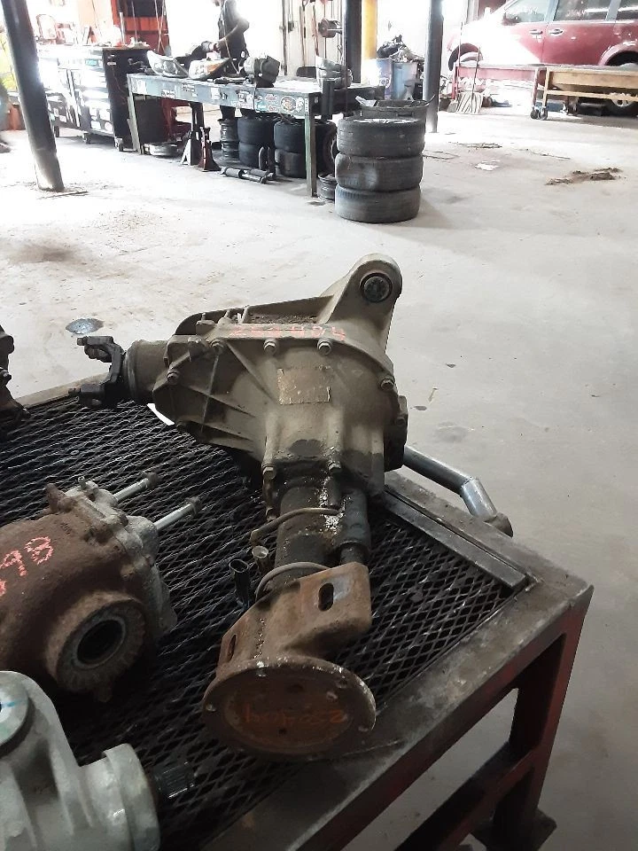 Differential Carrier Front Axle 4.56 Ratio Opt HC4 Fits 88-97 CHEVROLET 3500 PIC - Image 1 of 4