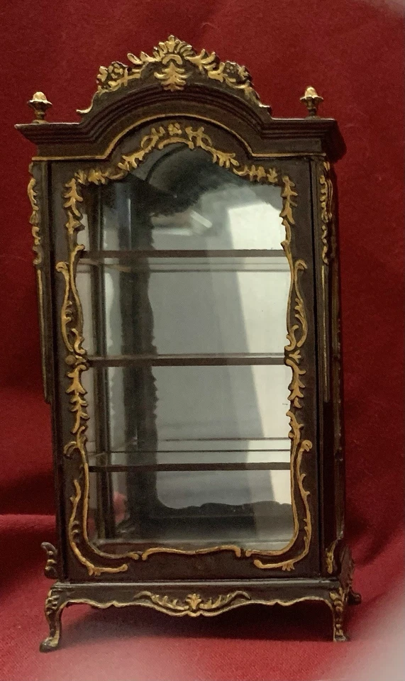 De colección. Vitrina de muebles en miniatura para casa de muñecas Bespaq 5 estantes puerta borde dorado Foto 1 de 4