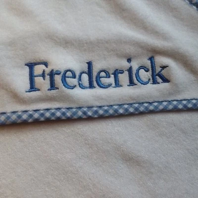 Toalla con Capucha Pottery Barn Niños Guardería Monograma FREDERICK Azul Cuadros Nueva Foto 1 de 3