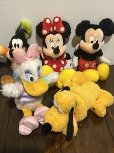 5 Stück Disney Store Sitzsack Plüsch Minnie Mickey Mouse Daisy Goofy & Pluto - Bild 1 von 7