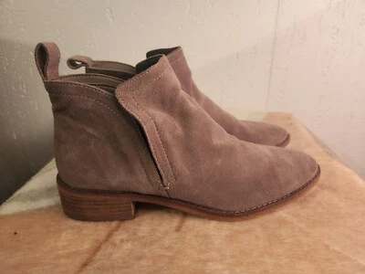 Dolce Vita Womens sz 8 Taupe Suede Pull On Ankle Boots #37 - Image 1 of 4