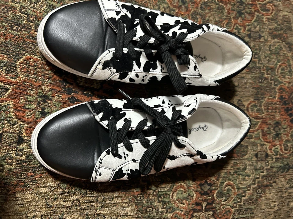 Qupid Women’s Sneakers Black And White Print  Sz 8 Foto 1 de 4