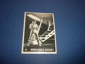 LOST IN SPACE #10 Topps 1966 card - U.S.A. vintage tv sci-fi WHO GOES THERE? - Picture 1 of 5