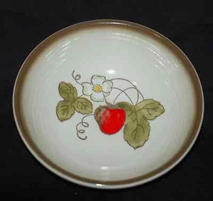 One Metlox Pottery 5-1/2" tazón de postre patrón de fresa de California - Imagen 1 de 3