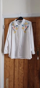 Women's Blouse,Dorothy Perkins, long Sleeves. 10 Buttons, White, Floral Detail - Picture 1 of 1