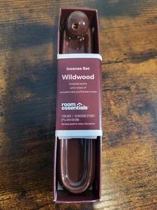 Incienso Room Essentials con soporte notas aromáticas de madera silvestre de musgo de bosque de humo de madera - Imagen 1 de 3