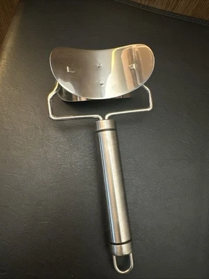 Stainless Steel Rolling Circle Pastry Dough Cutter - Image 1 of 4