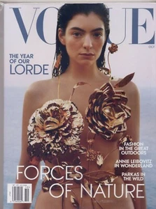 VOGUE OKT 2021 ""Das Jahr unserer Lorde"", Annie Leibovitz, Parkas, Outdoor Mode - Bild 1 von 1
