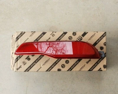 NEW 2014-2018 Jeep Cherokee Passenger Side Rear Bumper Reflector, OEM — 第 1/4 张图片