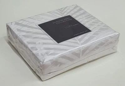 Hudson Park Collection Luxe Palmetto Cotton Silk Blend Queen Duvet Cover White - Image 1 of 4