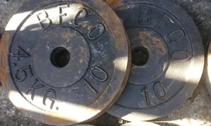 1 - 10lb BFCO Barbell Weight Plate 4.5KG - Picture 1 of 1