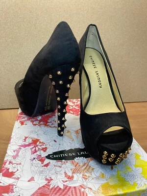 Tacones de aguja chinos para mujer de gamuza negra con clavos EE. UU. 9,5 M o 10 m  Foto 1 de 4