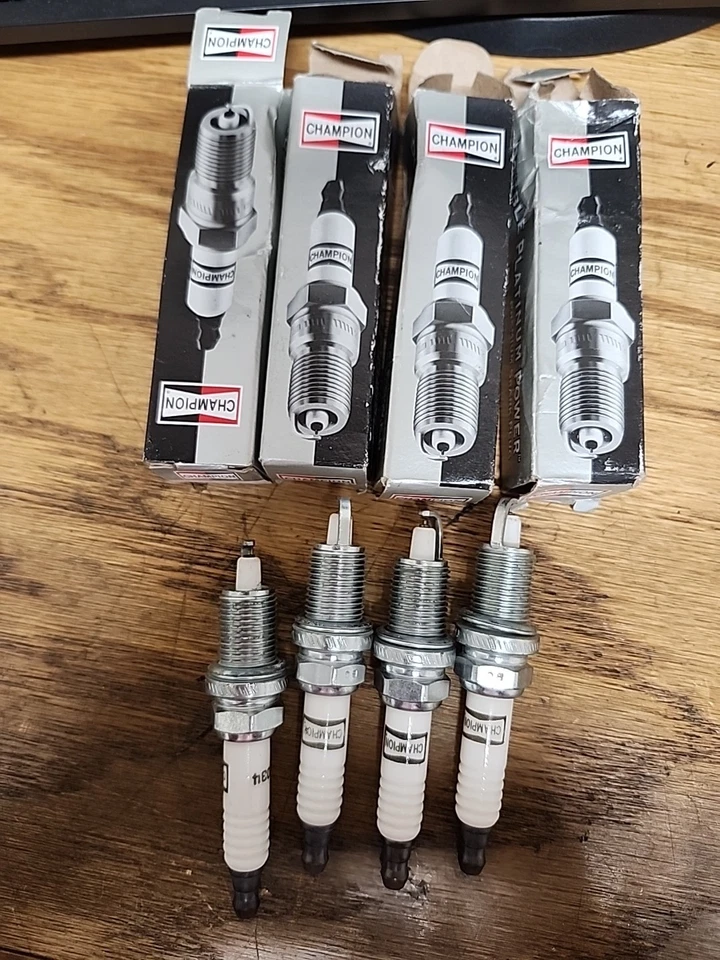 Champion 7034 Double Platinum Power Premium Spark Plug 4pcs - Image 1 of 4